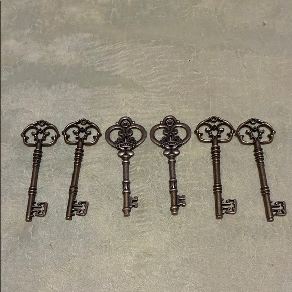 Vintage Bronze Skeleton Key Wall Decor-set of 6. - Picture 1 of 1